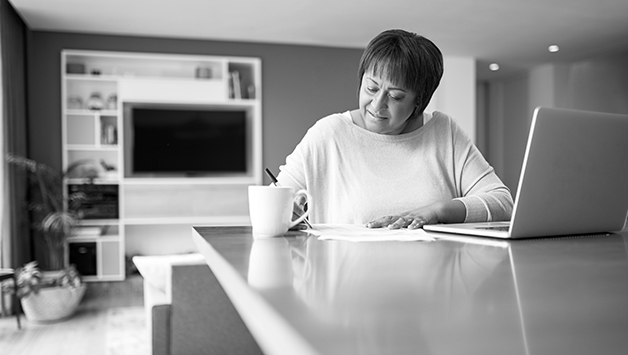 woman doing her taxes